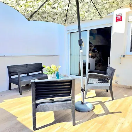 Azure Studi With Large Terrace & Full Kitchen Center By Namaste Elite アパート